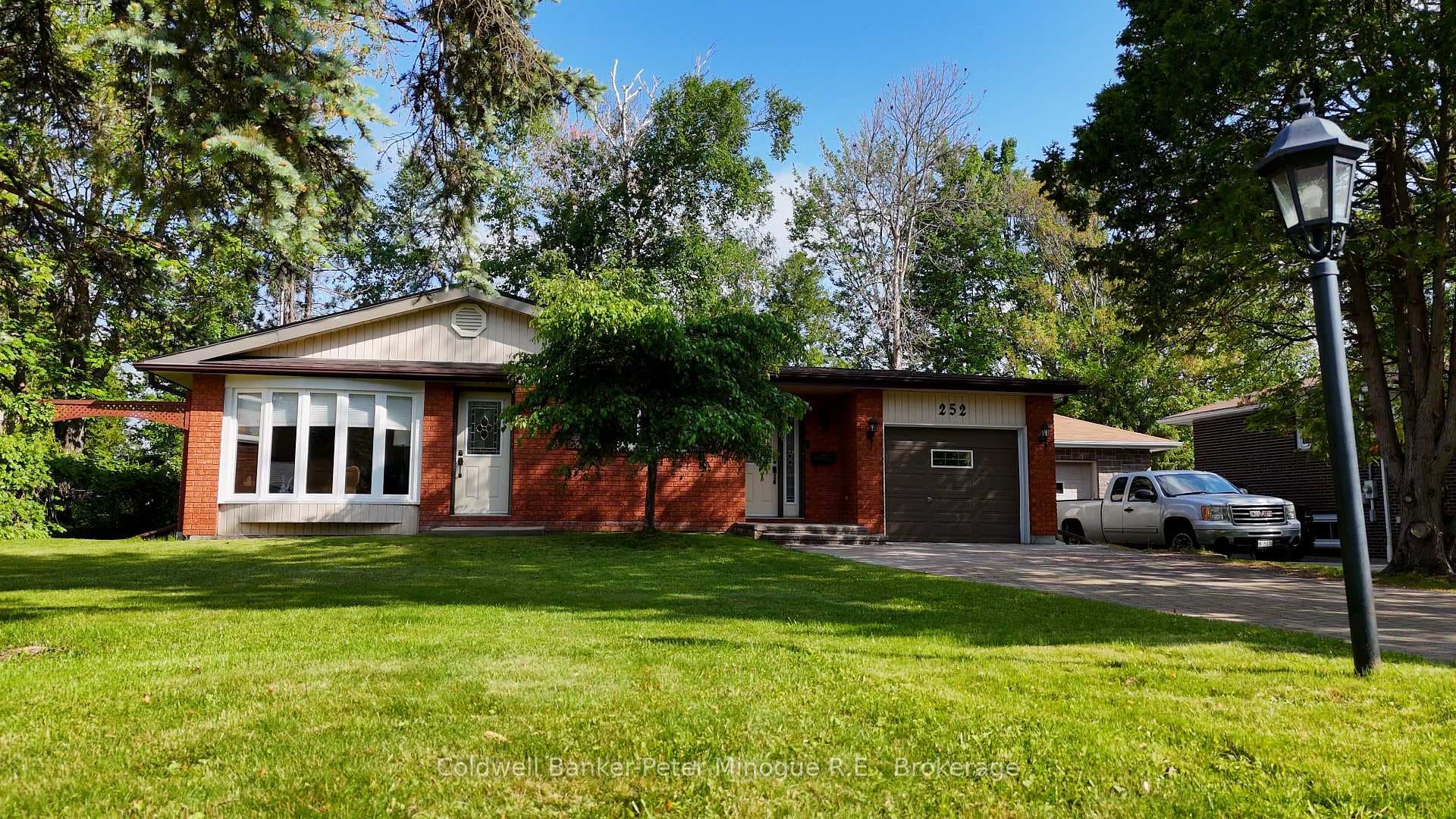 252 Orange Crescent photo 23