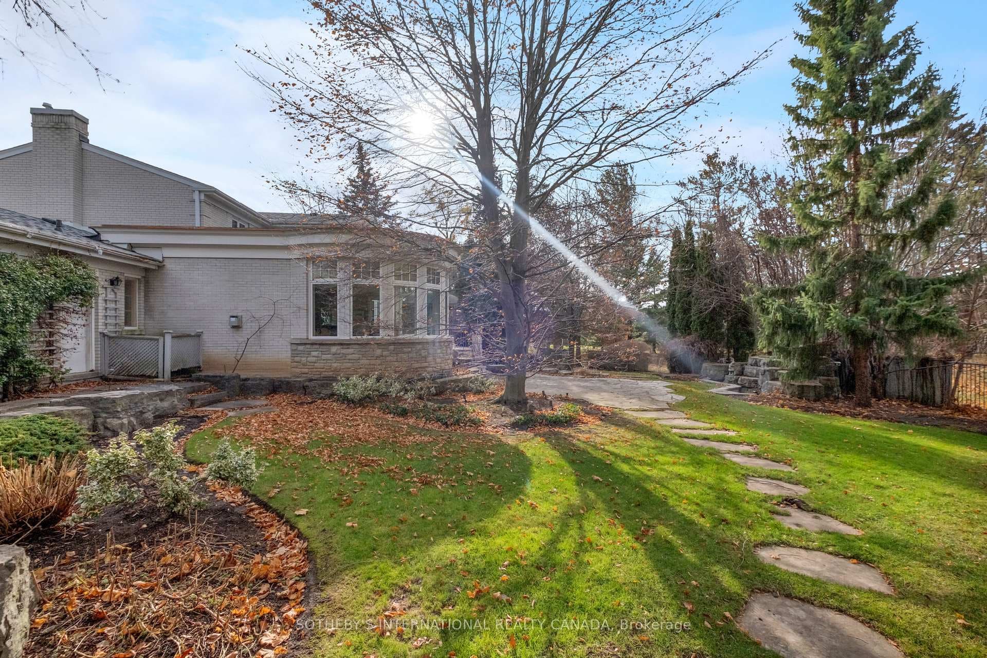 91 Fairway Heights Drive photo 32