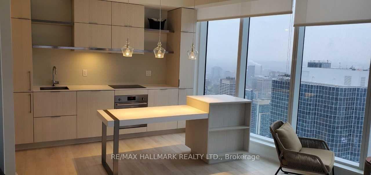 197 Yonge Street Unit 4802 photo 7