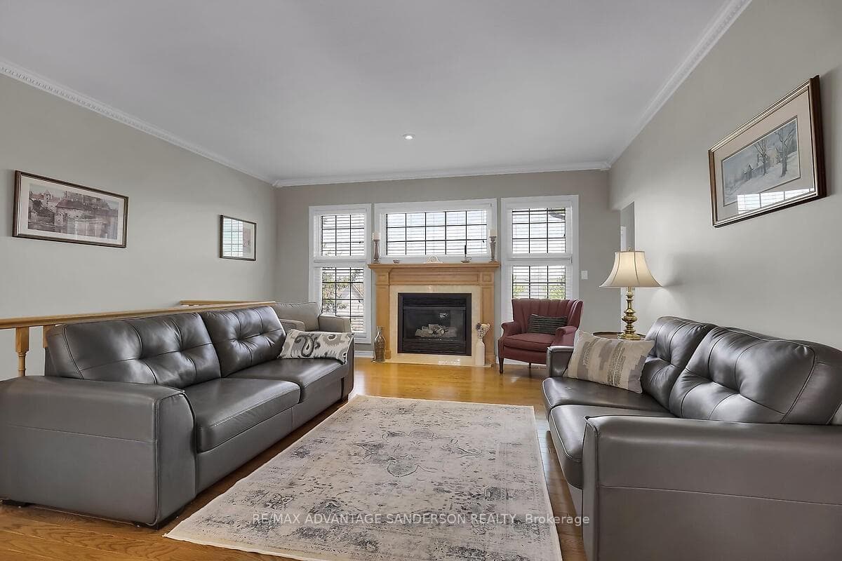 42 Stone Ridge Crescent photo 6