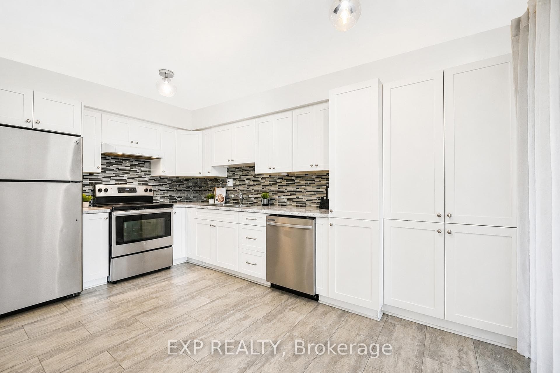 246 Mary Street photo 9