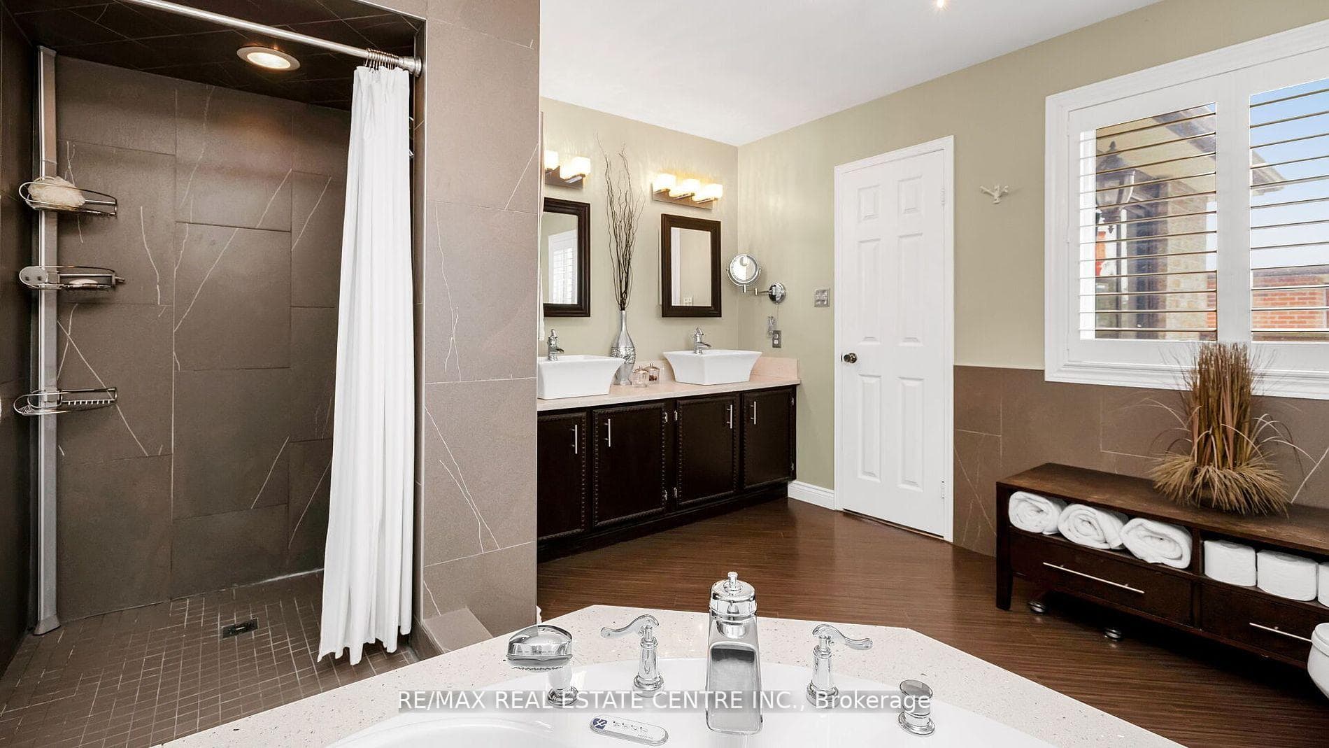 19 Montgomery Square photo 29