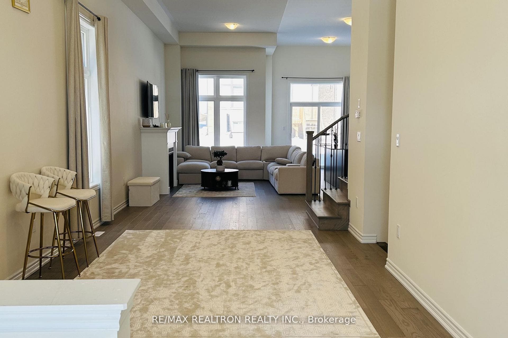 1136 Wilmington Avenue photo 5