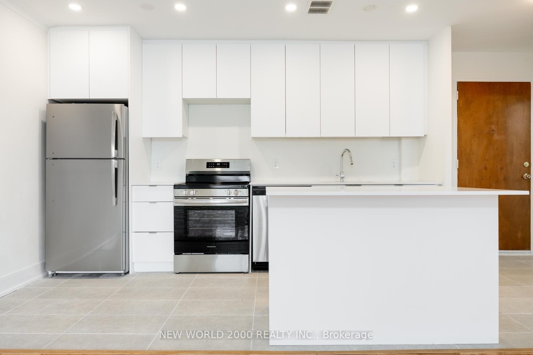 49 Glen Elm Avenue Unit 413 photo 8