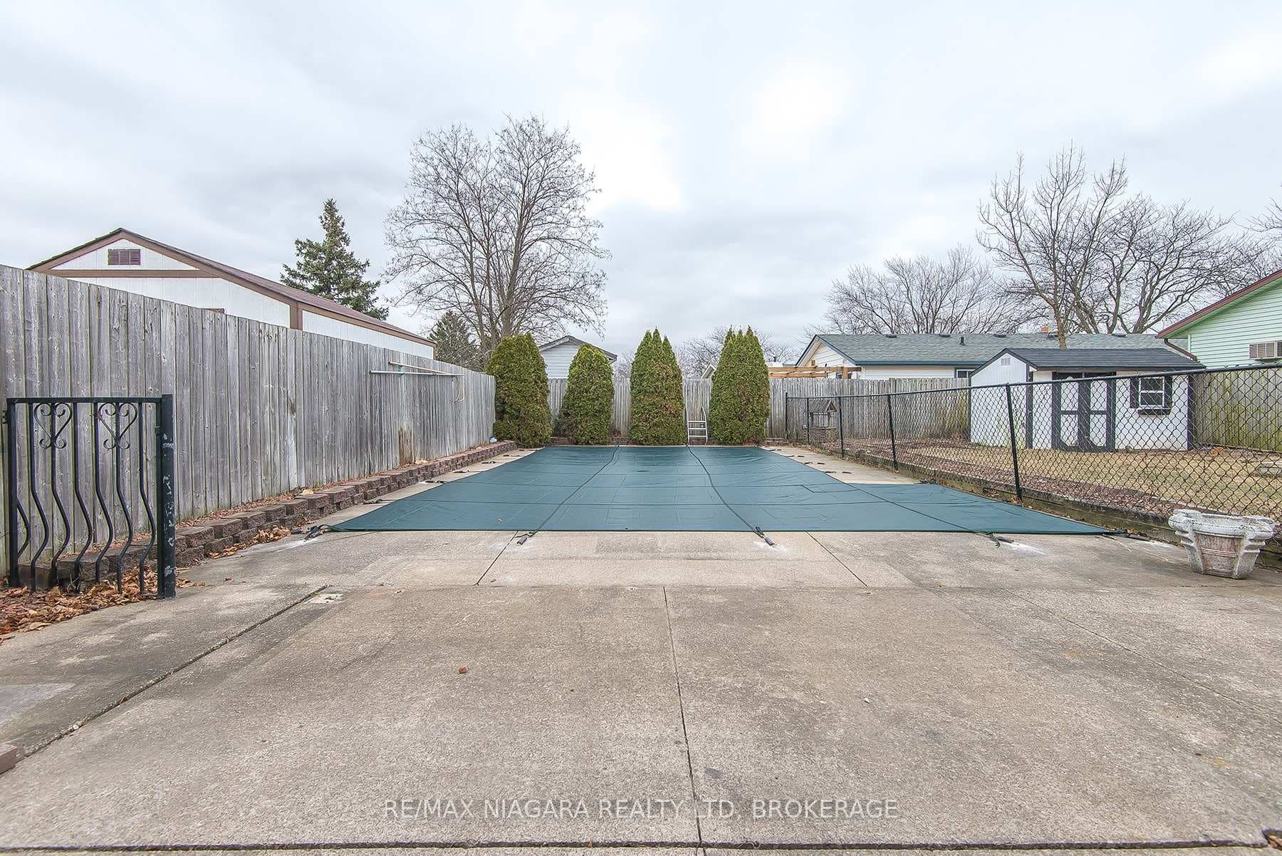 16 Huntley Crescent photo 12
