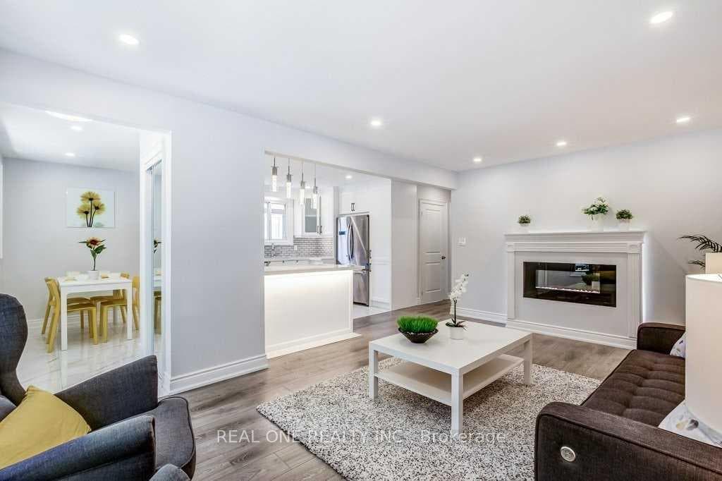 180 Manning Avenue Unit Upper photo 4