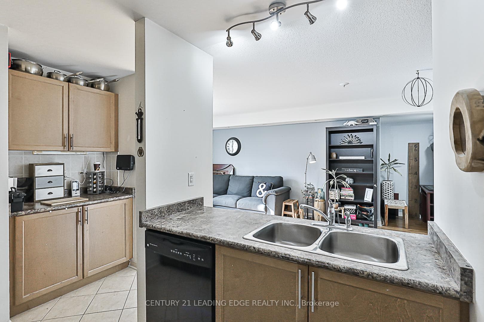 166 LOUISBOURG Way photo 18