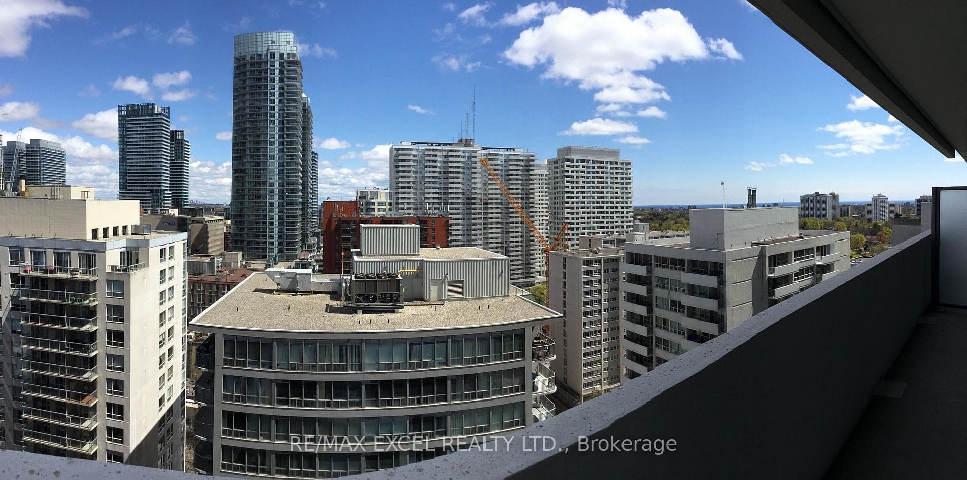 2221 Yonge Street Unit 1502 photo 17