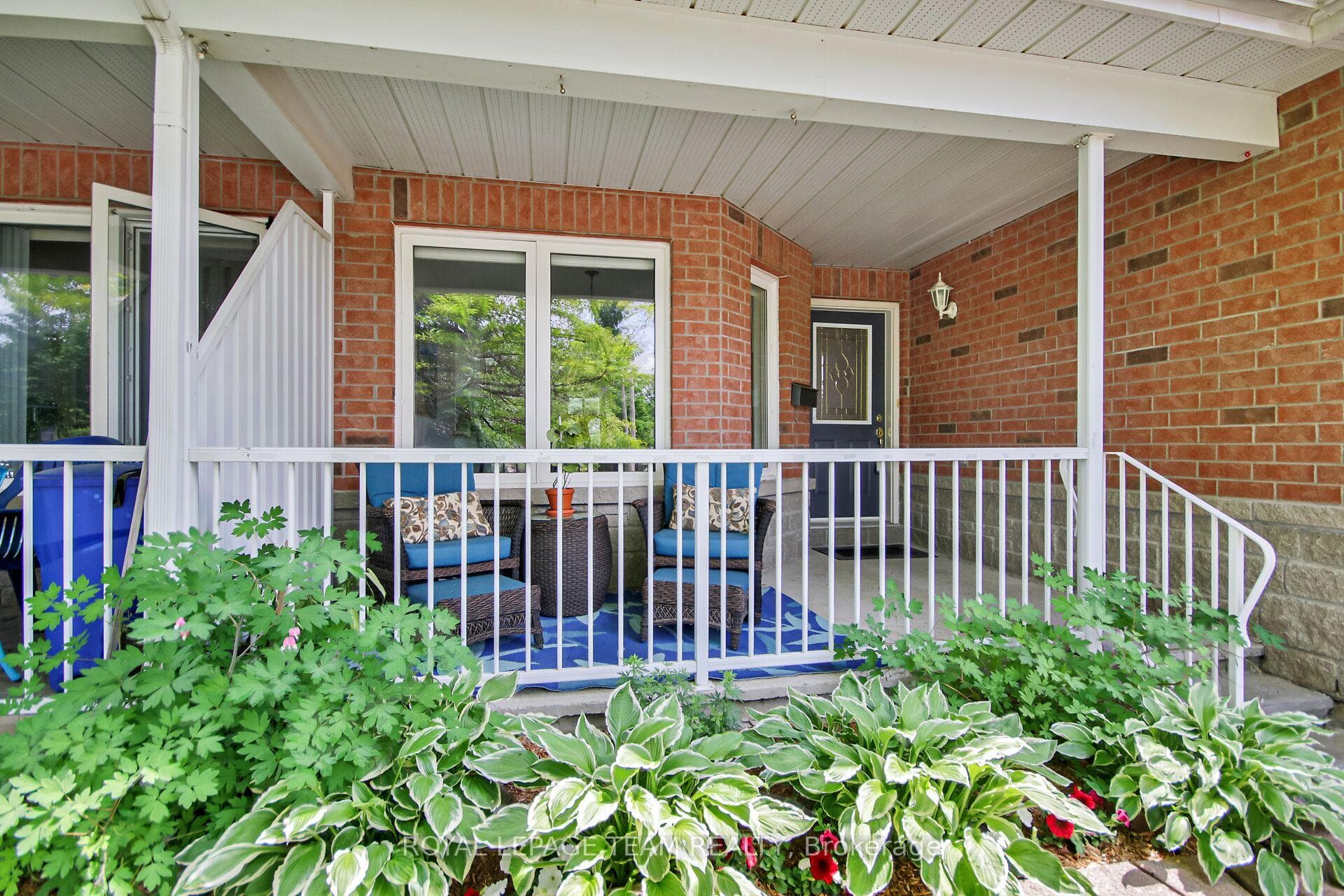 9 Weaver Crescent photo 2