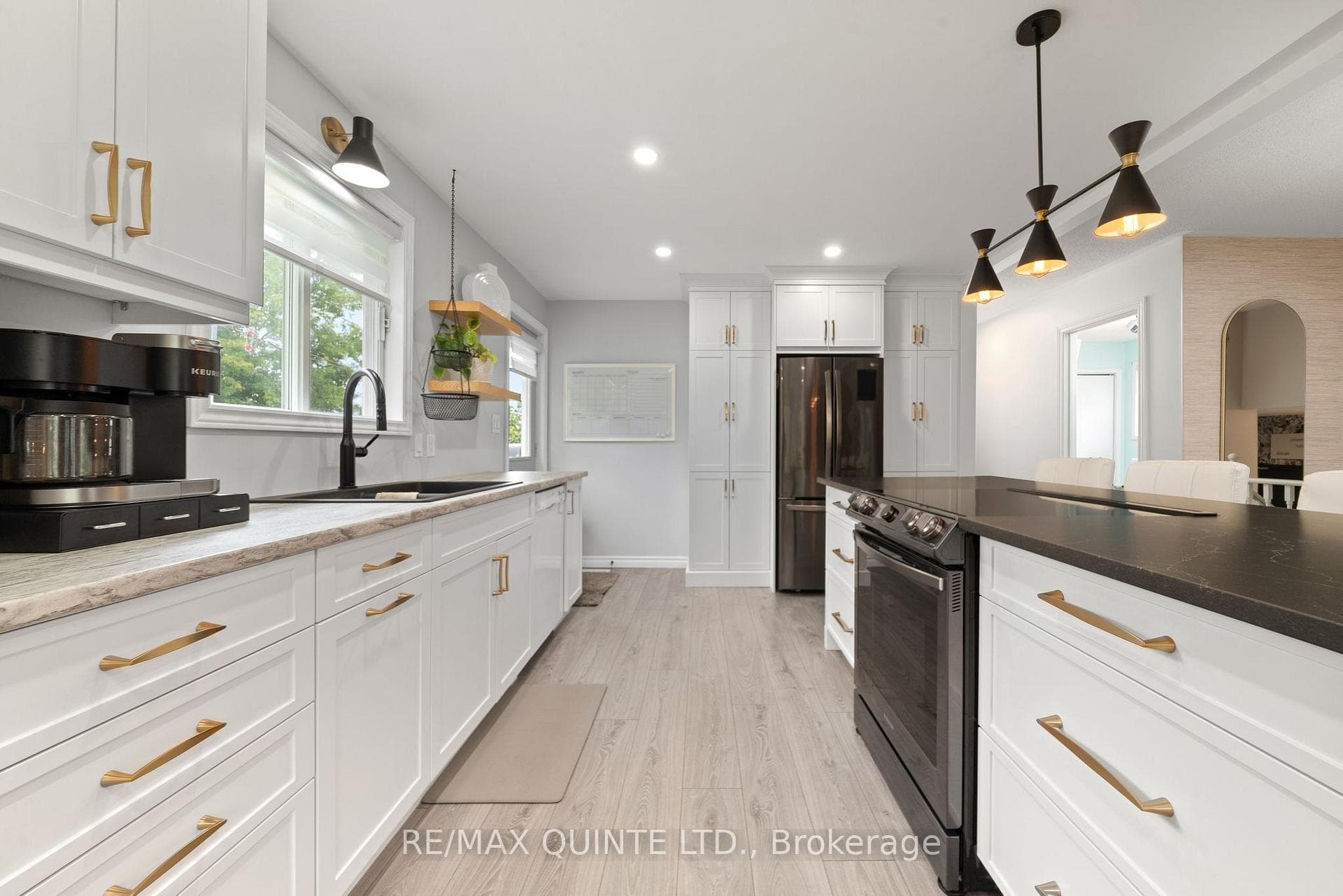 219 William Street photo 10