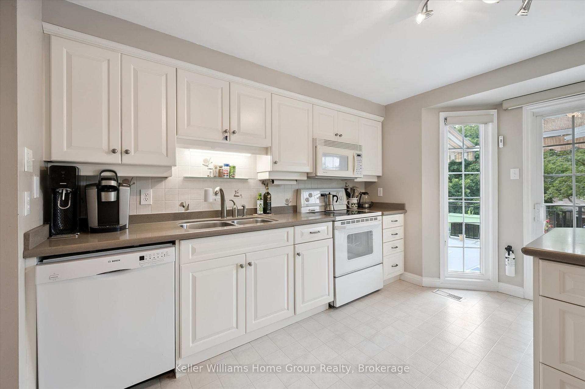 106 Woodlawn Road Unit 4 photo 12