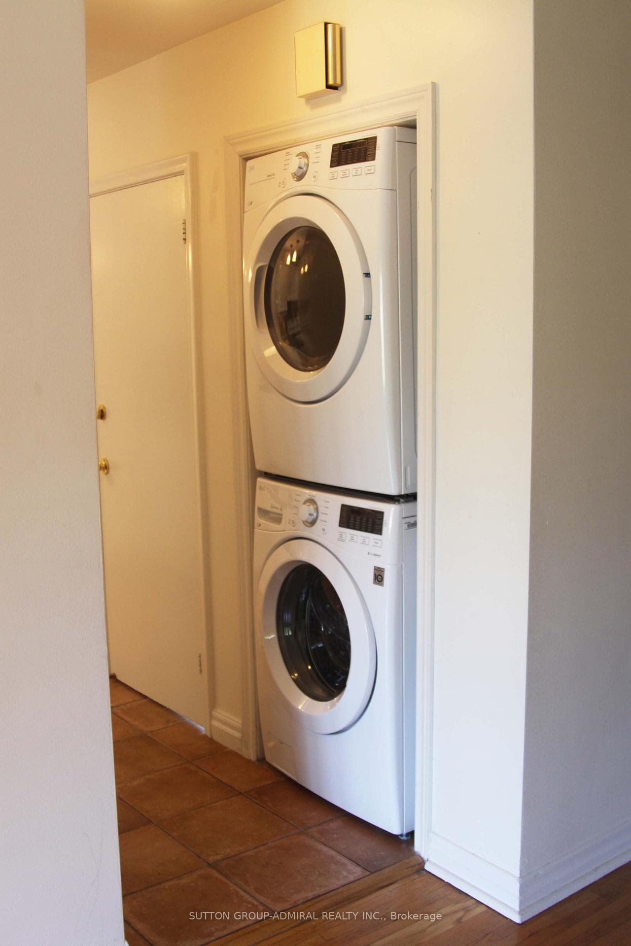 141 Elvaston Drive Unit Main Fl photo 9