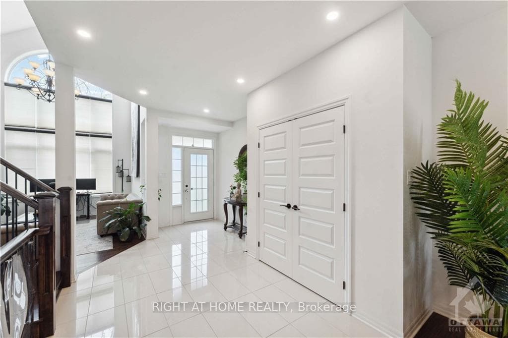546 PEERLESS Street photo 2