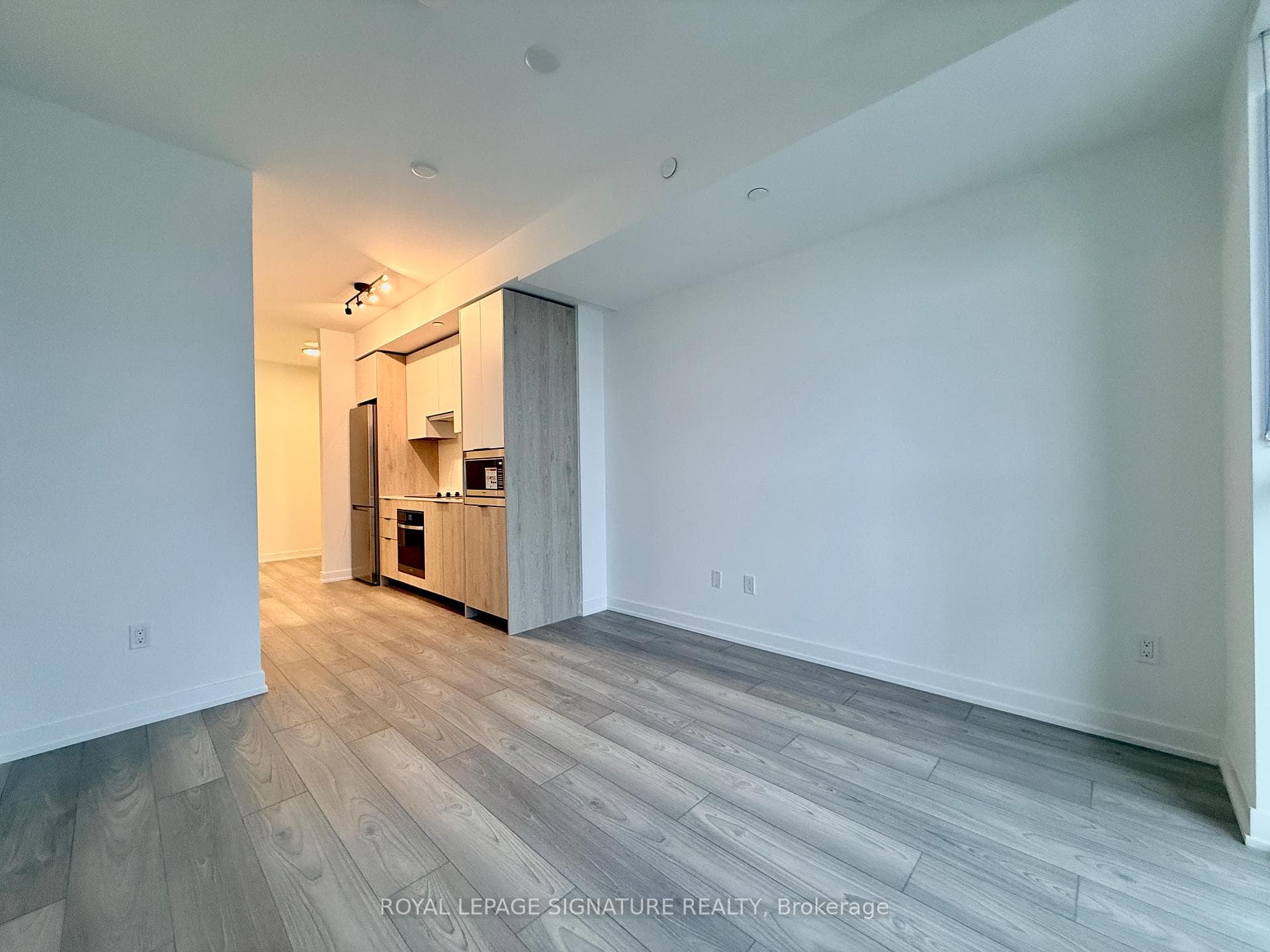 1007 The Queensway N/A Unit 705 photo 8