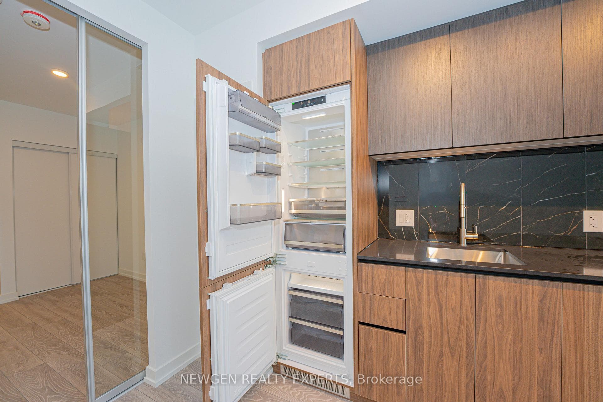 1100 SHEPPARD Avenue Unit 321 photo 14