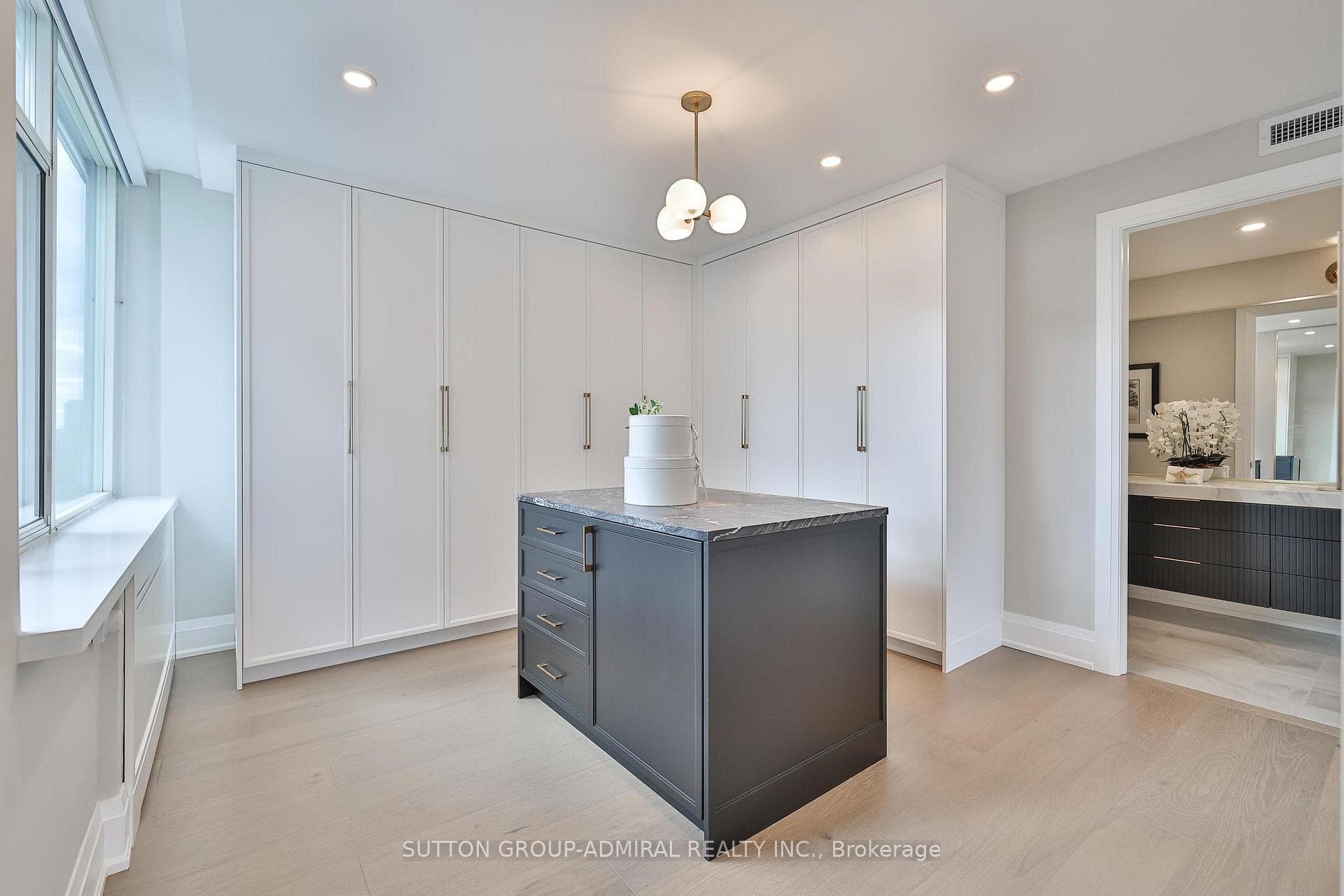 500 Avenue Road Unit 806 photo 27