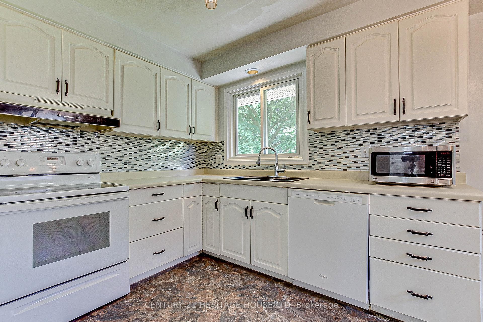 10 Cornerbrook Avenue photo 13
