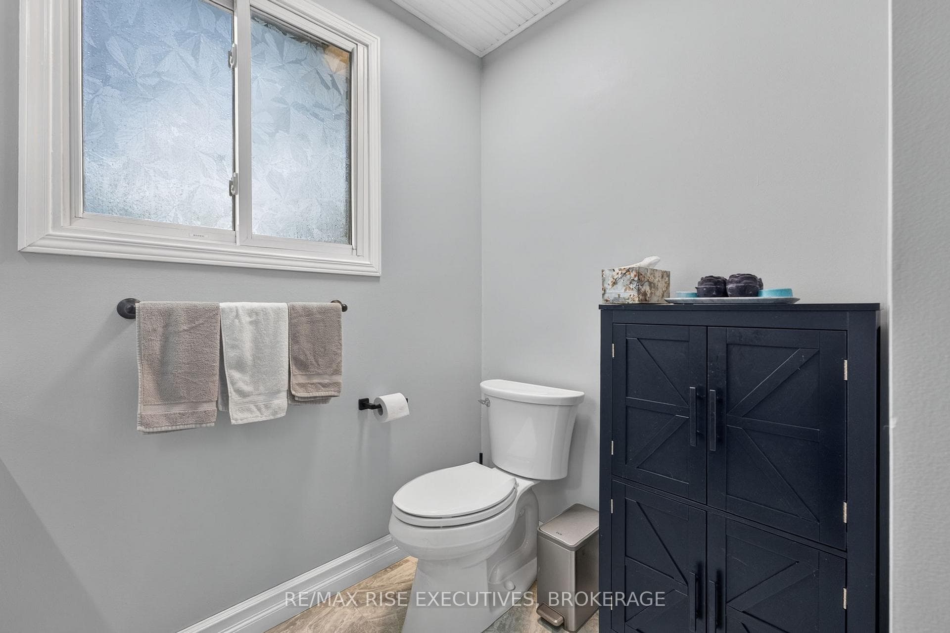 1560 Victoria Street photo 19