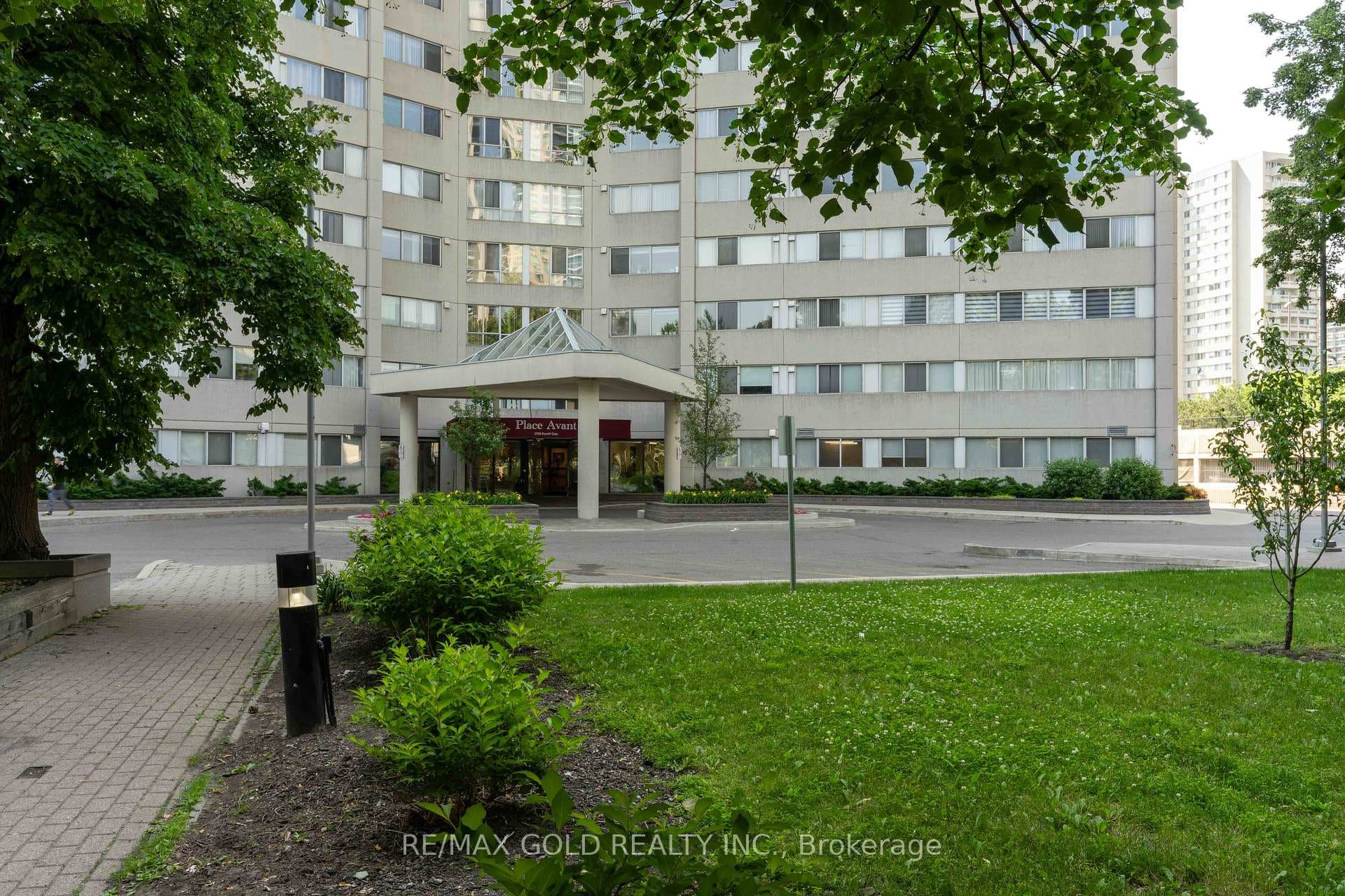 3700 Kaneff Crescent Unit 2101 photo 4