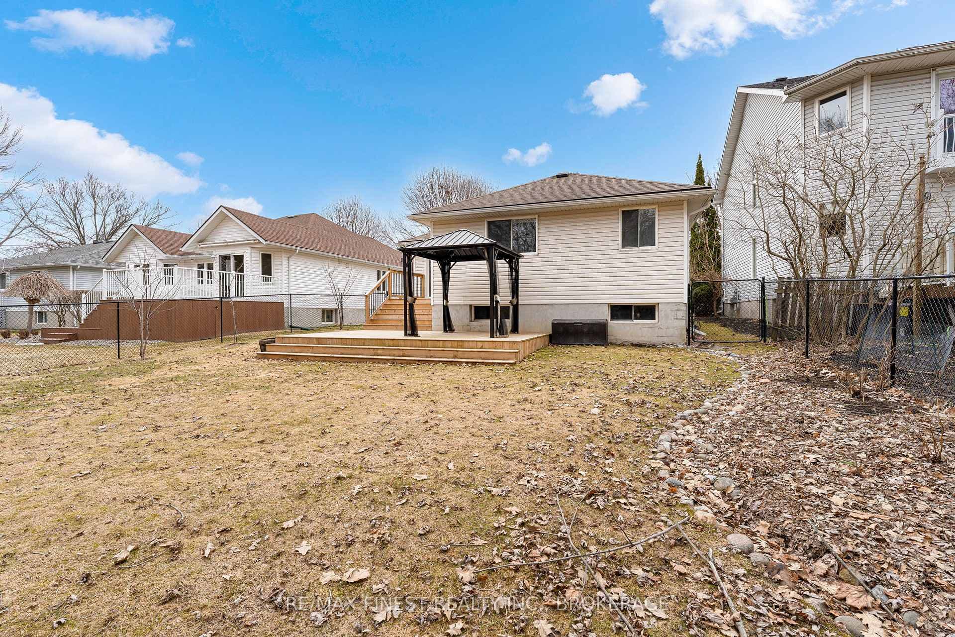405 Fieldstone Drive photo 45