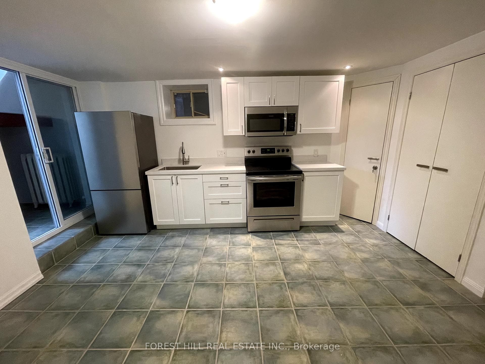 266 Glenlake Avenue Unit #Lower photo 3