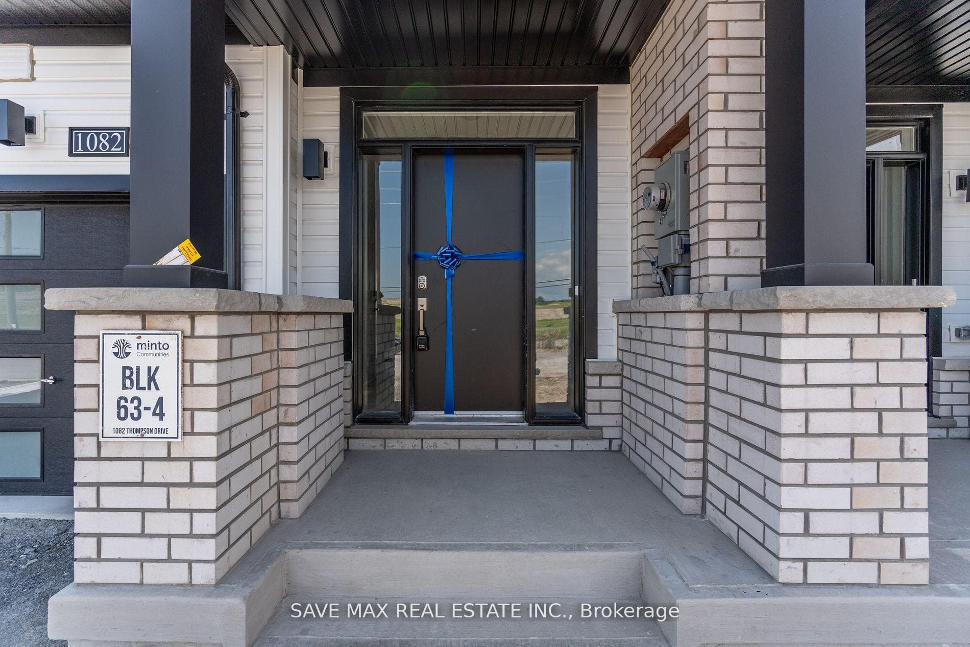 1082 Thompson Drive photo 2