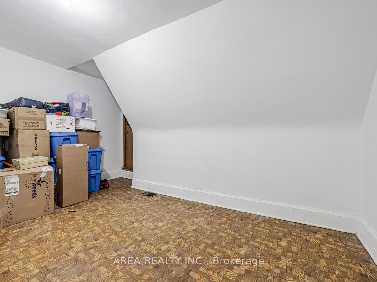 231 Beatrice Street photo 15