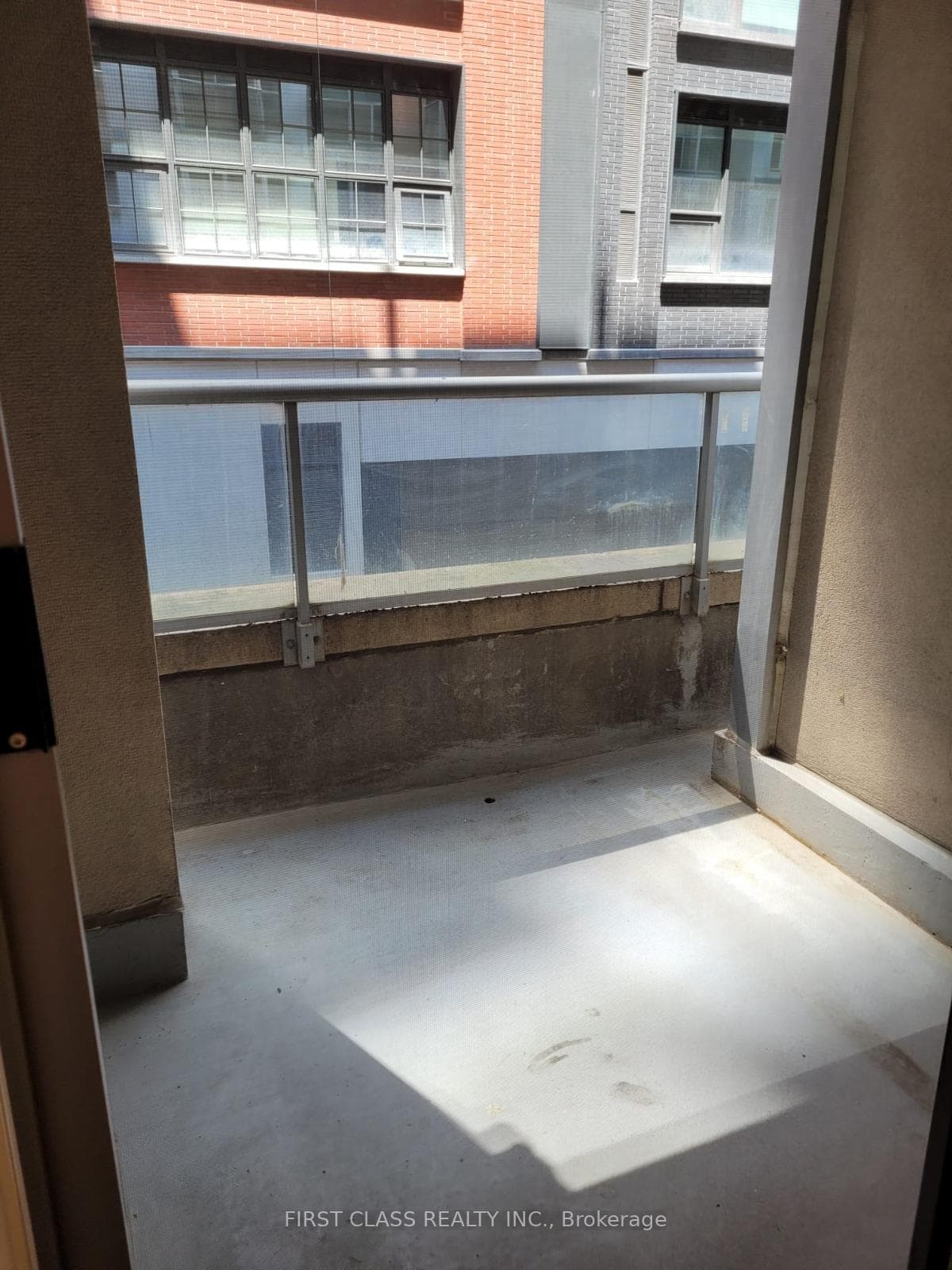 270 Wellington Street Unit 321 photo 16