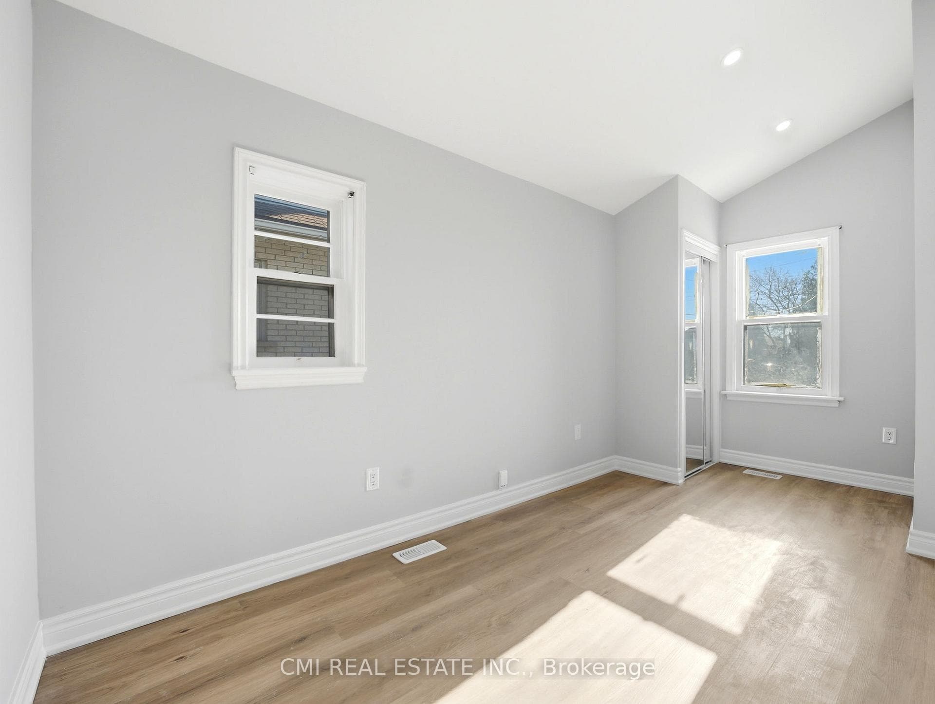 86 Adair Avenue photo 14