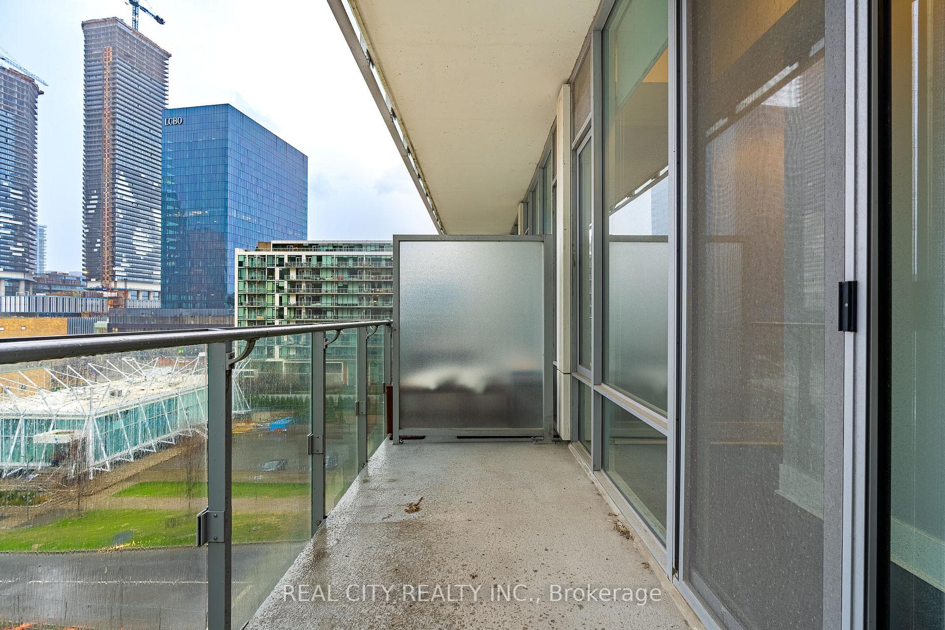 29 Queens Quay Unit 626 photo 32