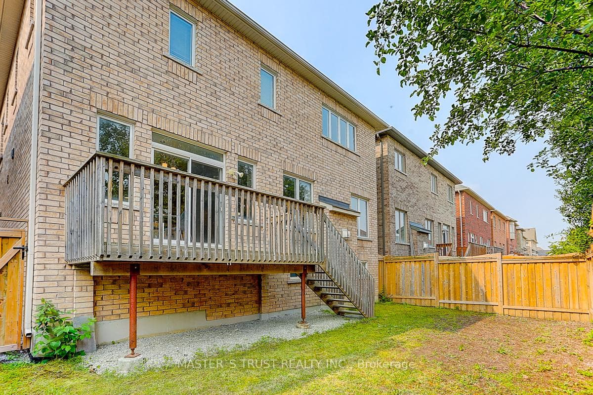 67 Frederick Stamm Crescent photo 32