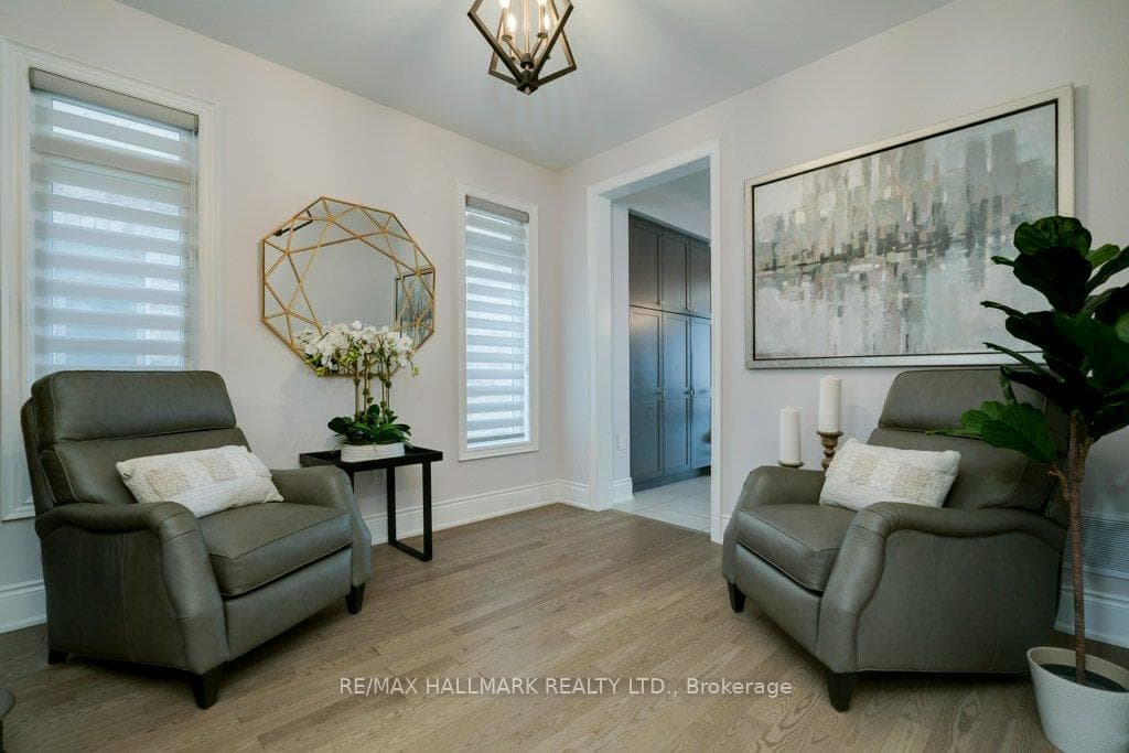 245 Cranbrook Crescent photo 14