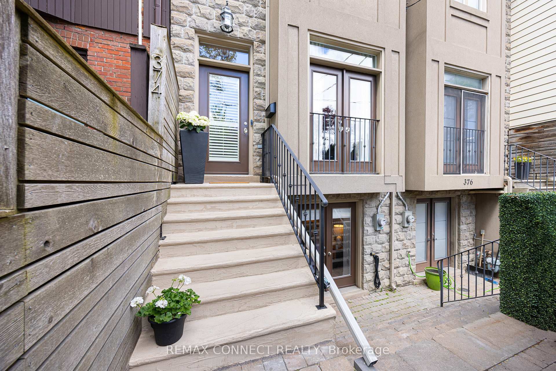 374 Lippincott Street photo 43