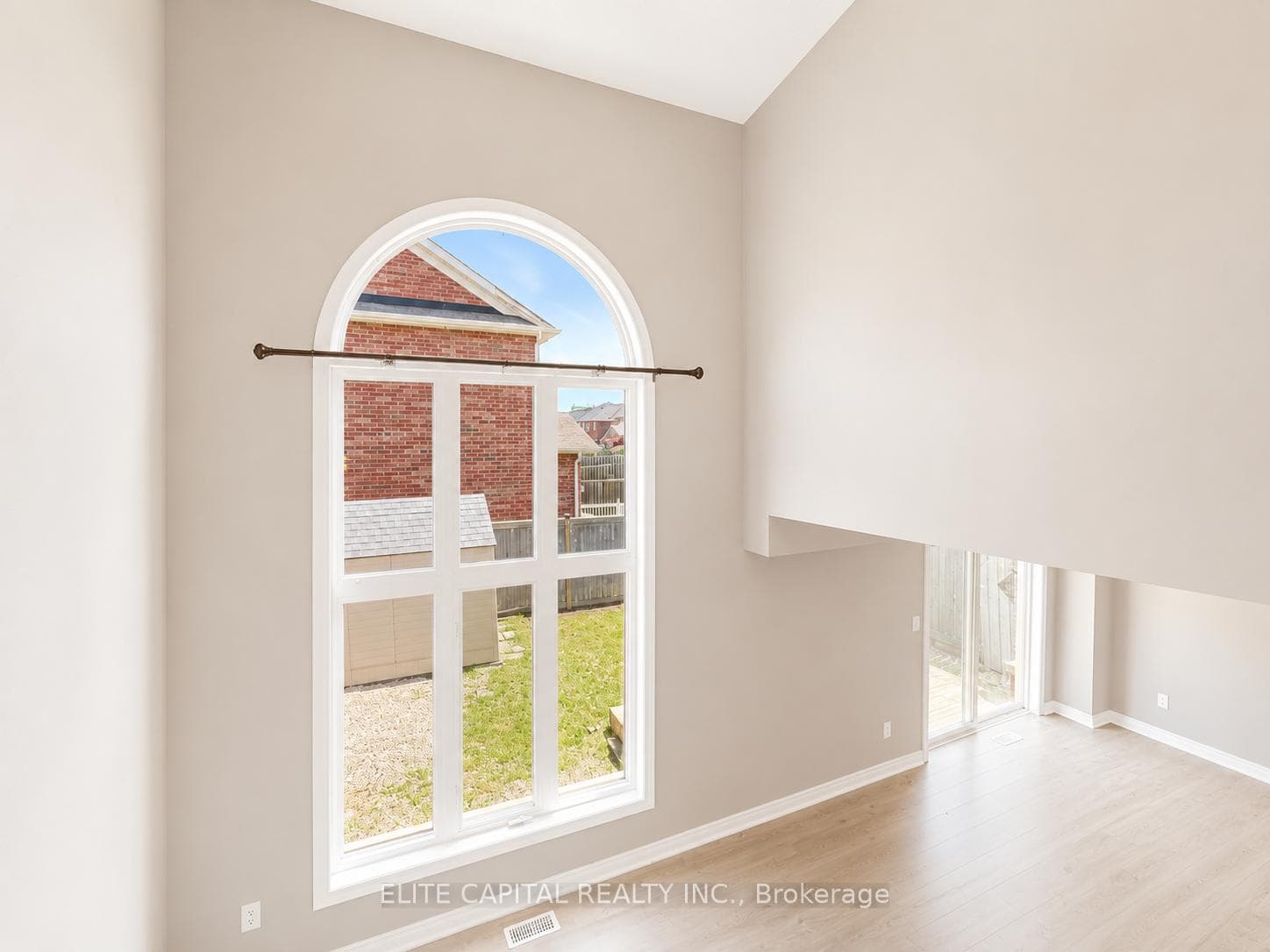 207 Wright Crescent photo 6