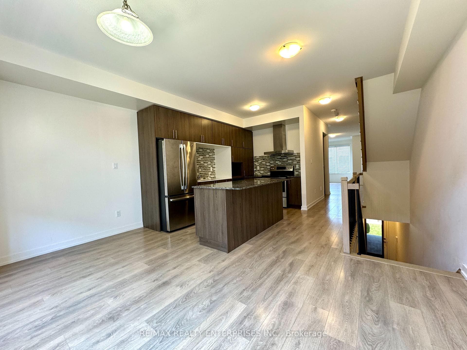 178 Squire Crescent photo 8
