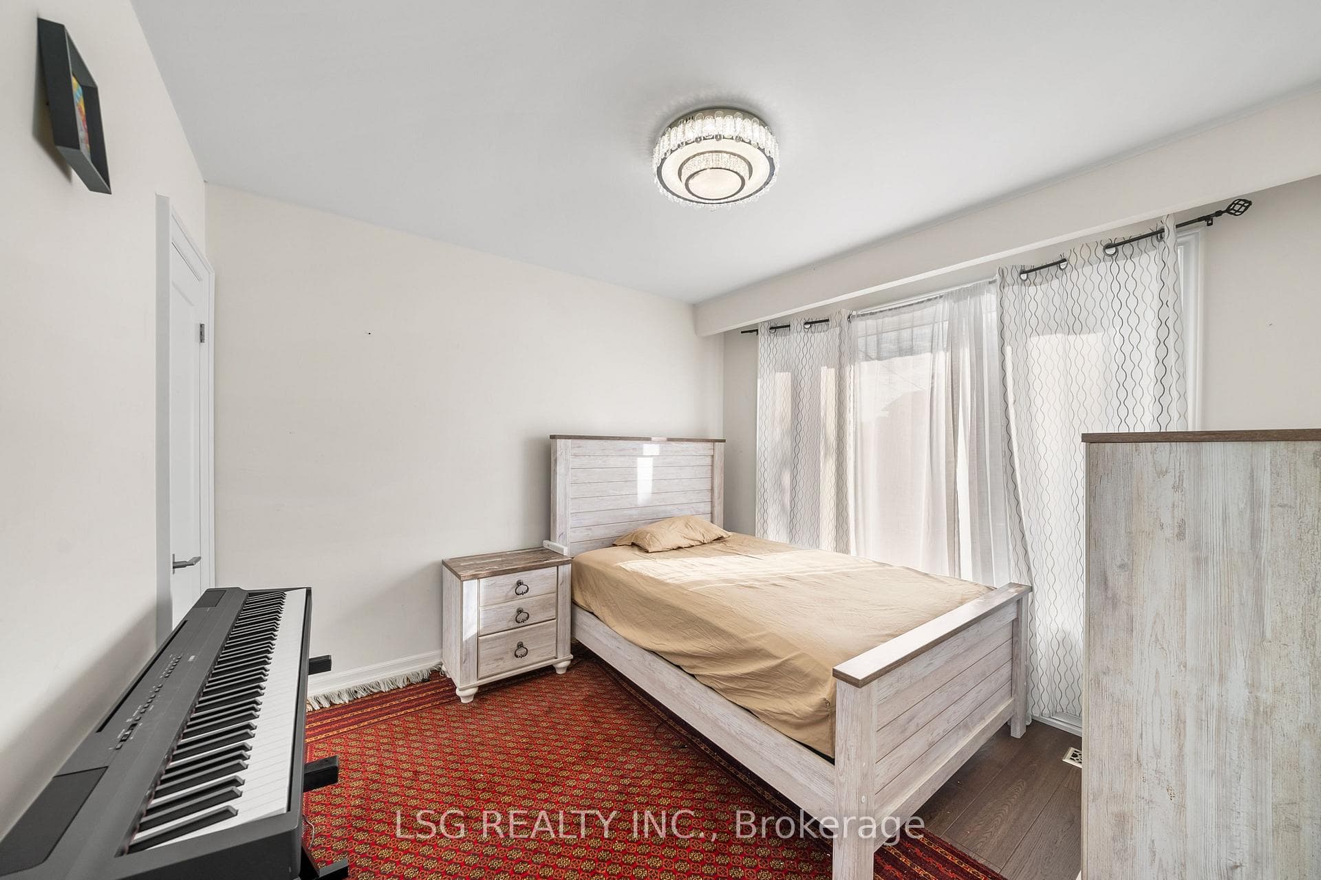 23 Sussex Avenue photo 14