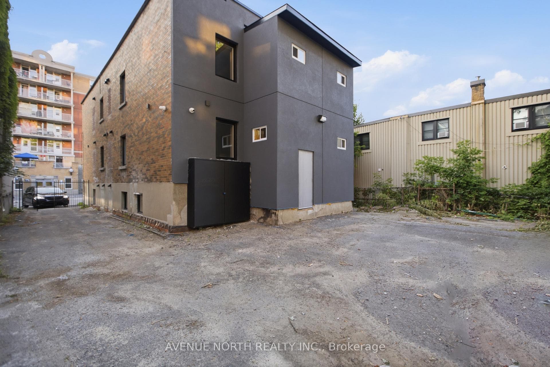 180 Clarence Street Unit 2 photo 17