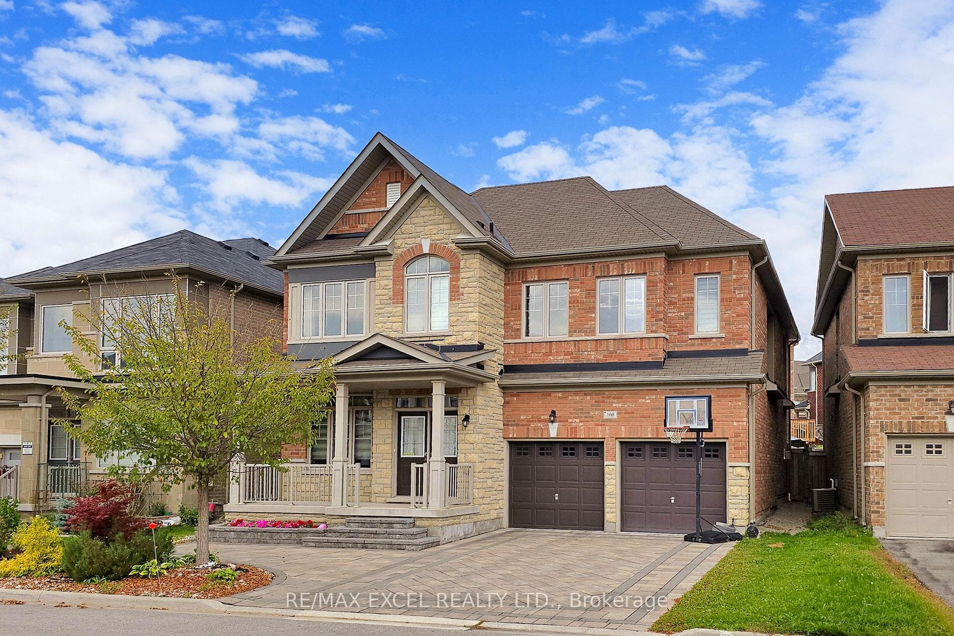 160 Roy Harper Avenue photo 1