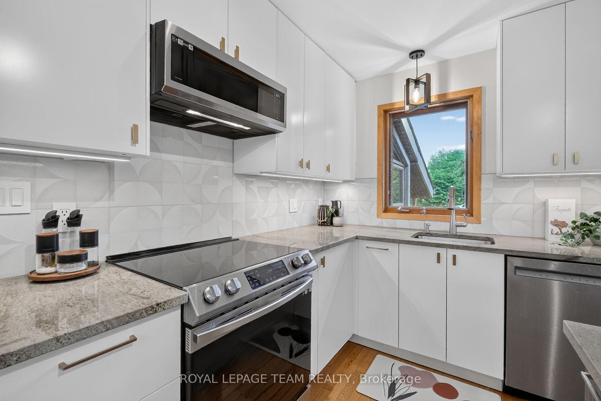 1282 Alloway Crescent photo 23