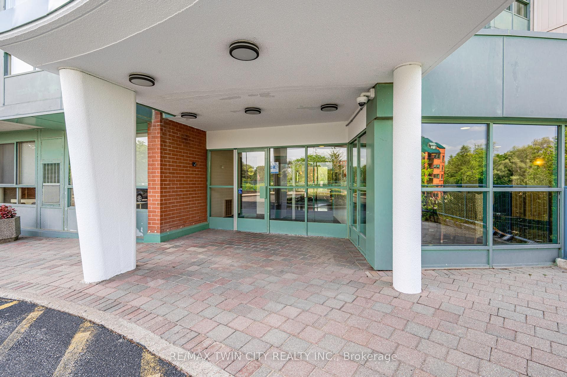 30 Blue Springs Drive Unit PH15 photo 4