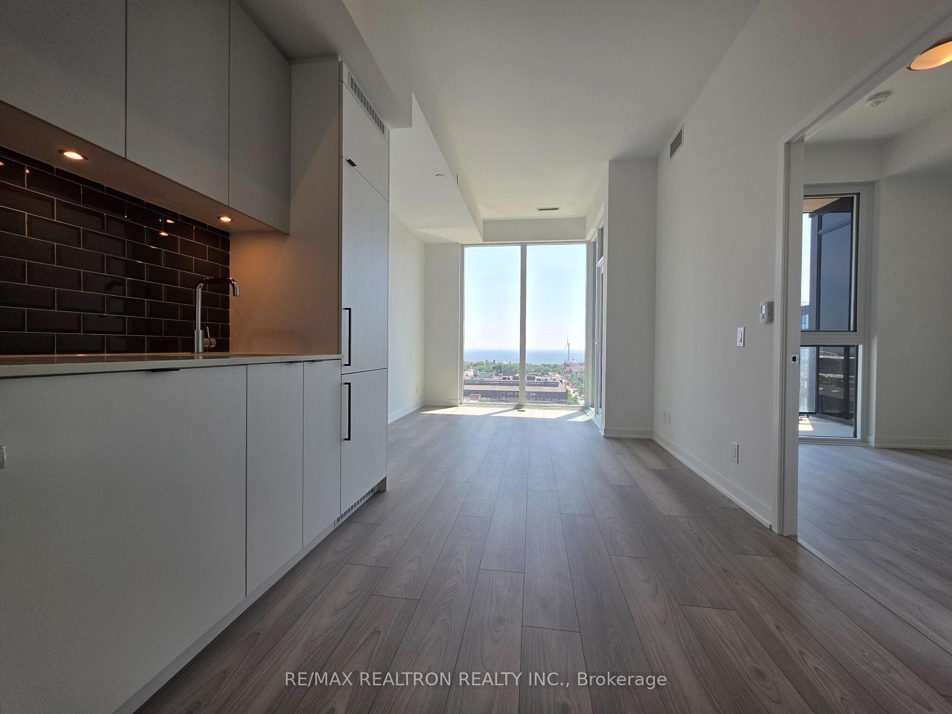 285 Dufferin St Street Unit 1214 photo 22