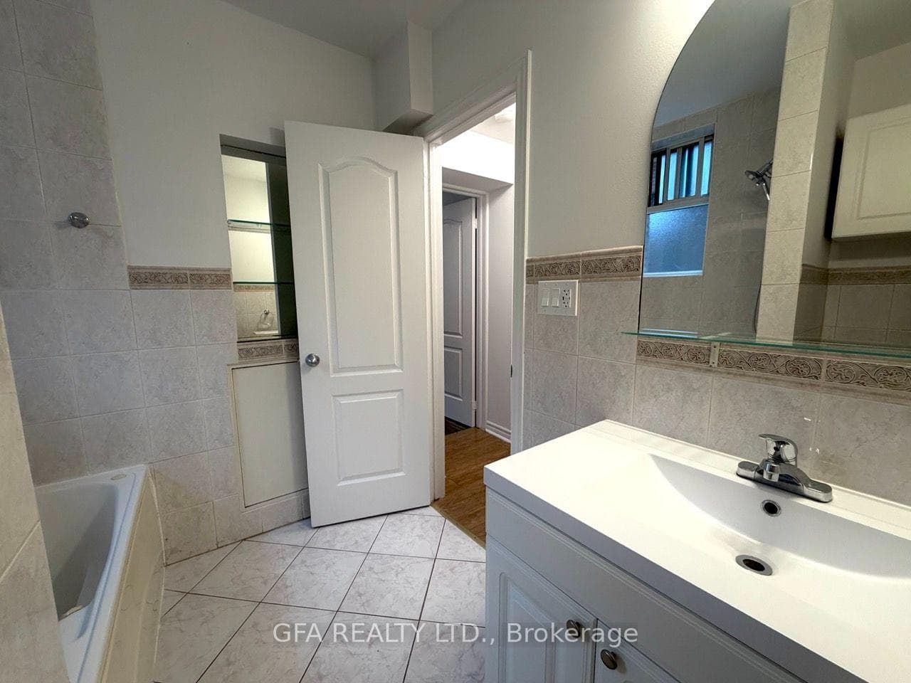 16 Arrowsmith Avenue Unit B photo 14