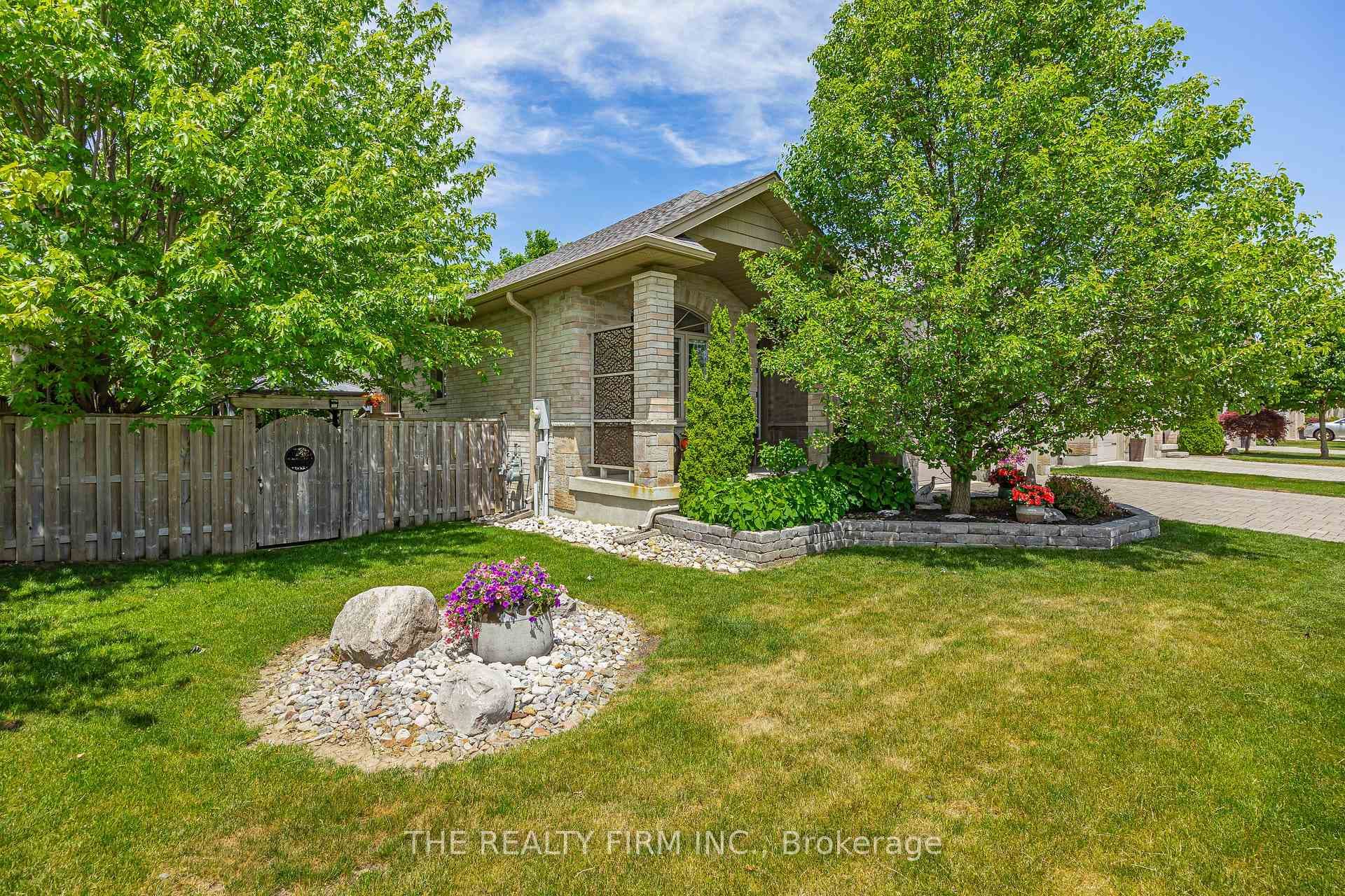 2080 Beaverbrook Avenue Unit 10 photo 4