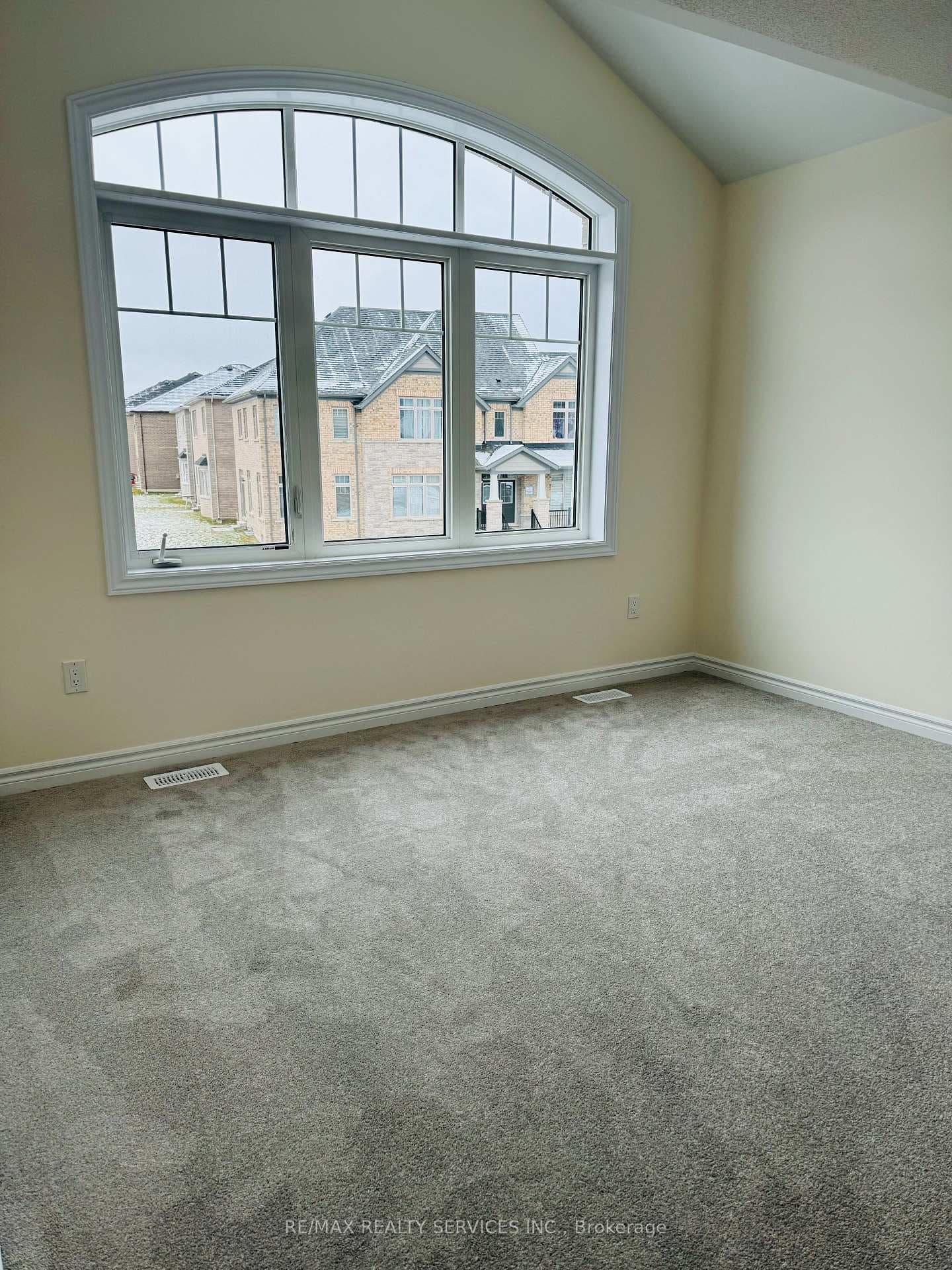 1639 Luno Way photo 11