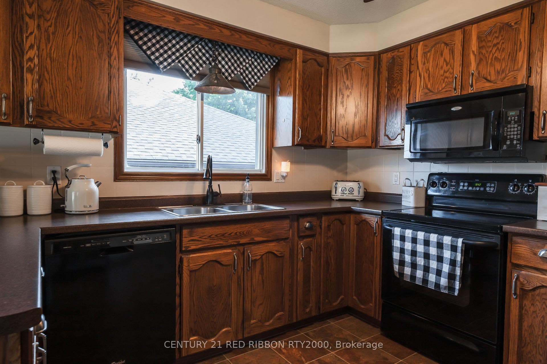 453 Head Street photo 7
