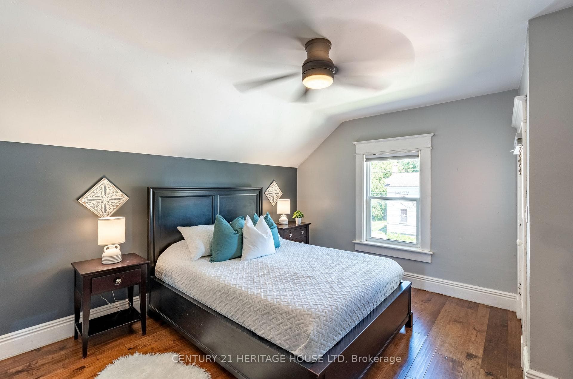 562 Laurel Street photo 23