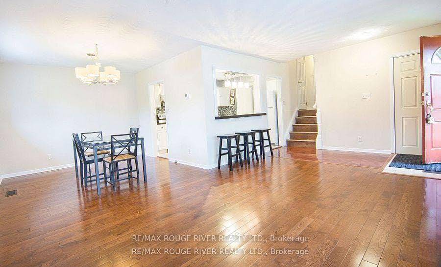 62 Syracuse Crescent photo 5