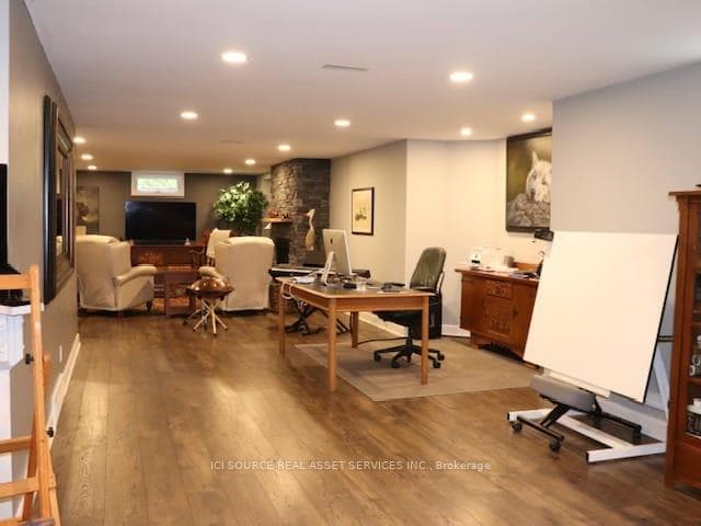 1514 Longwoods Road photo 17