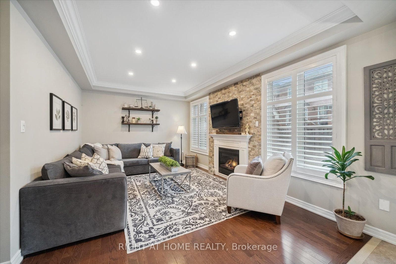 242 Montgomery Avenue photo 9