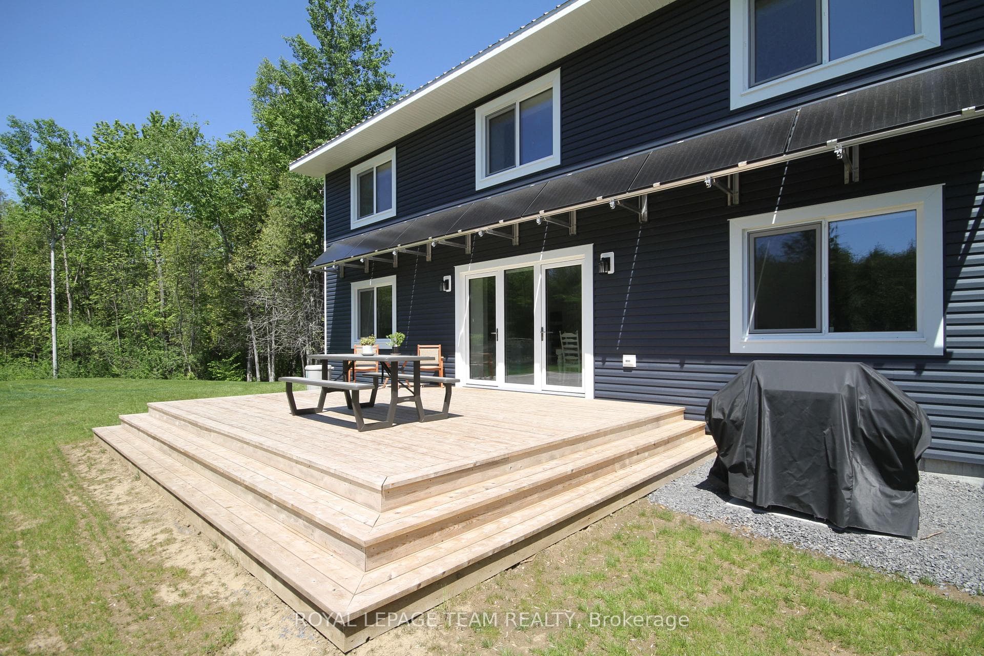 734 Townline Road photo 3